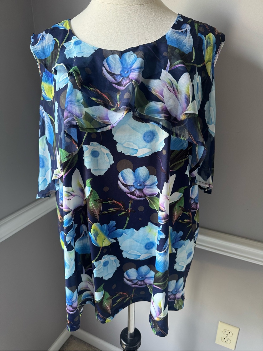 Women’s Navy Floral Ruffle Blouse